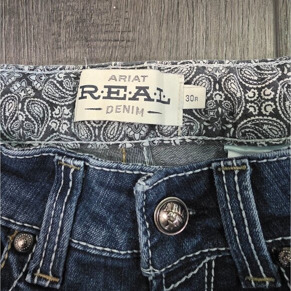 Women's ARIAT size 30R jeans.  So cute! - Picture 2 of 3